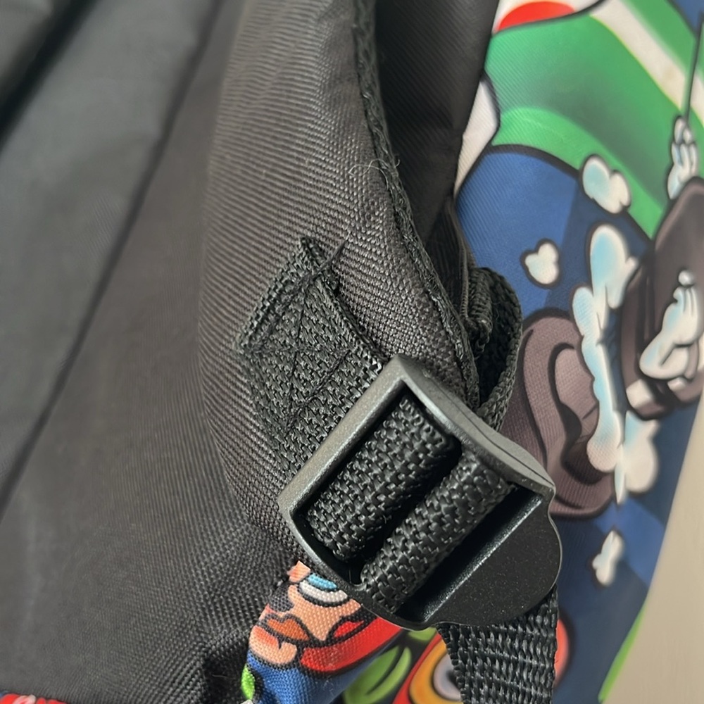 Super Mario backpack, Front zipper pocket. Exterior in excellent condition - Picture 6 of 10
